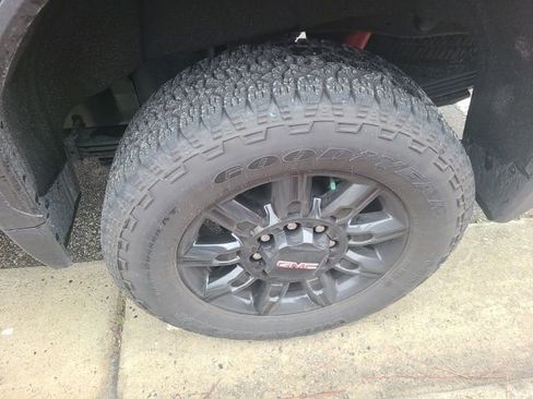 Used 2025 GMC Sierra 2500 AT4 w/ AT4 Premium Plus Package image 4