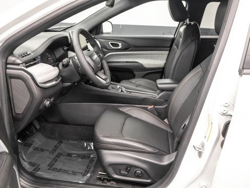 Used 2023 Jeep Compass Latitude AWD/4WD image 5