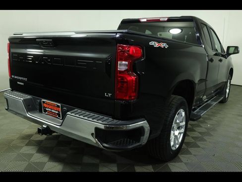 Used 2023 Chevrolet Silverado 1500 LT AWD/4WD image 18