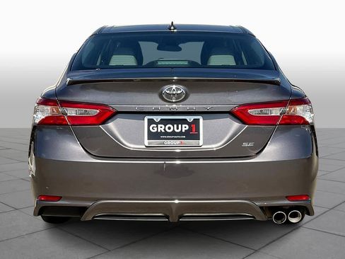 Used 2020 Toyota Camry SE image 4