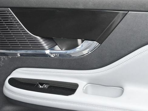 Used 2022 Lincoln Corsair Reserve w/ Elements Package FWD image 31