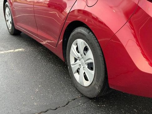 Used 2016 Hyundai Elantra SE image 6