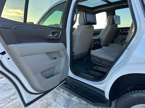 Used 2021 GMC Yukon SLT w/ SLT Premium Package image 17