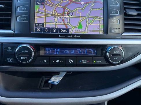 Used 2016 Toyota Highlander XLE image 17