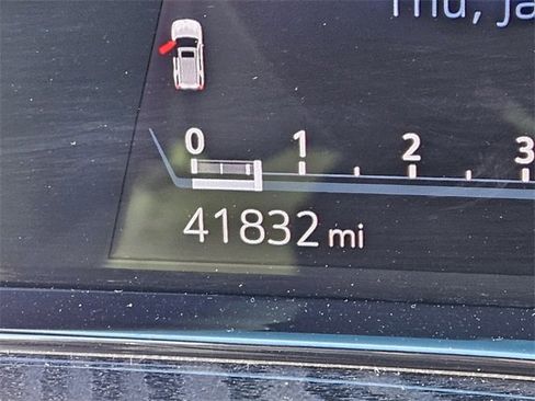 Used 2021 Cadillac Escalade Premium Luxury w/ LPO, Radiant Package image 29