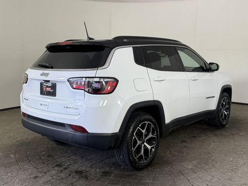 Used 2025 Jeep Compass Limited AWD/4WD image 9
