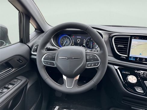 New 2026 Chrysler Pacifica Select image 16
