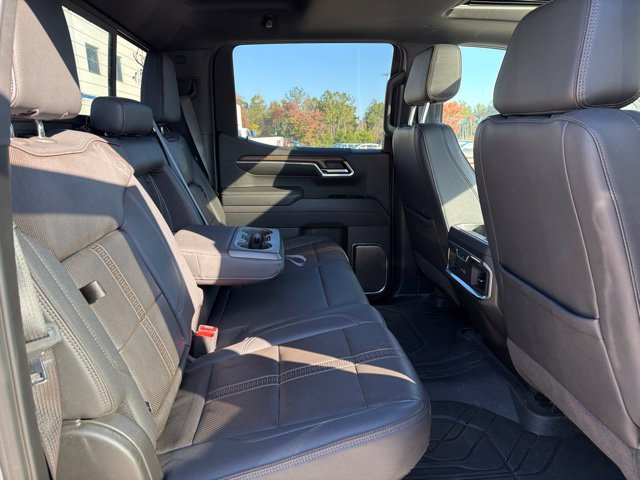 Used 2025 Chevrolet Silverado 1500 High Country w/ High Country Premium Package AWD/4WD image 18