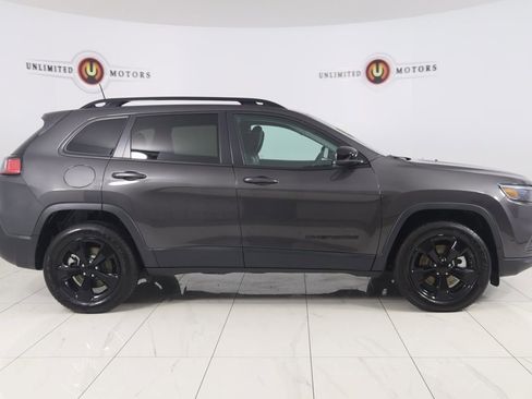 Used 2023 Jeep Cherokee Altitude Lux image 2