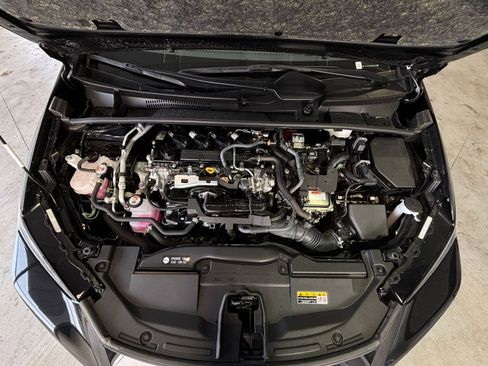 Used 2025 Toyota Prius LE image 33