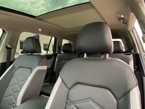 Certified 2025 Volkswagen Atlas Peak Edition SE AWD/4WD image 17