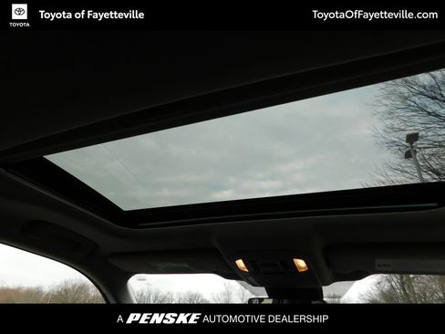 Used 2021 Toyota Highlander Limited image 4