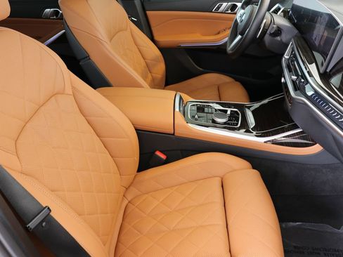 Used 2023 BMW X7 xDrive40i w/ M Sport Package AWD/4WD image 49