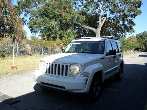 Used 2008 Jeep Liberty Sport w/ Popular Equipment Group RWD image 3