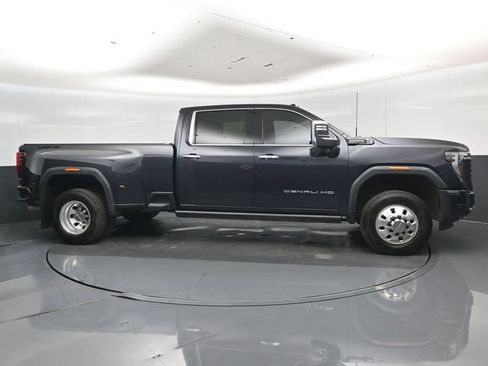 Used 2024 GMC Sierra 3500 Denali Ultimate AWD/4WD image 2