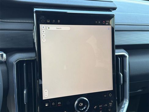 Used 2025 GMC Acadia Elevation image 10