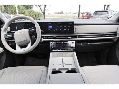 Used 2025 Hyundai Santa Fe SEL AWD/4WD image 9