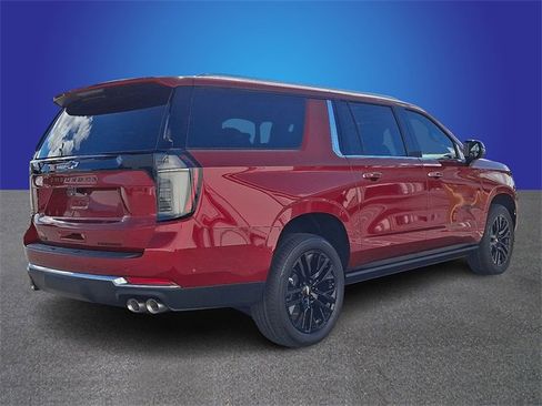 New 2026 Chevrolet Suburban Premier image 3