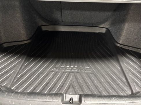 Used 2018 Honda Accord Hybrid image 11