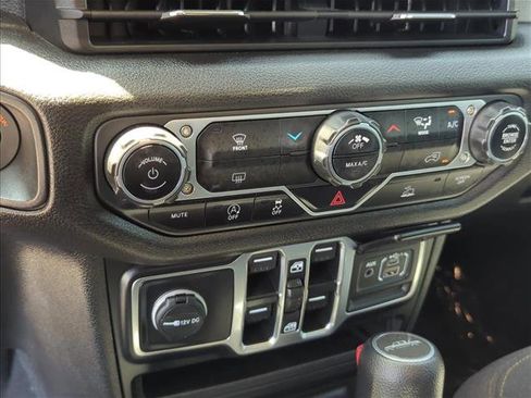 Used 2024 Jeep Gladiator Sport AWD/4WD image 23