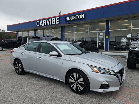 Used 2019 Nissan Altima 2.5 SV FWD image 1