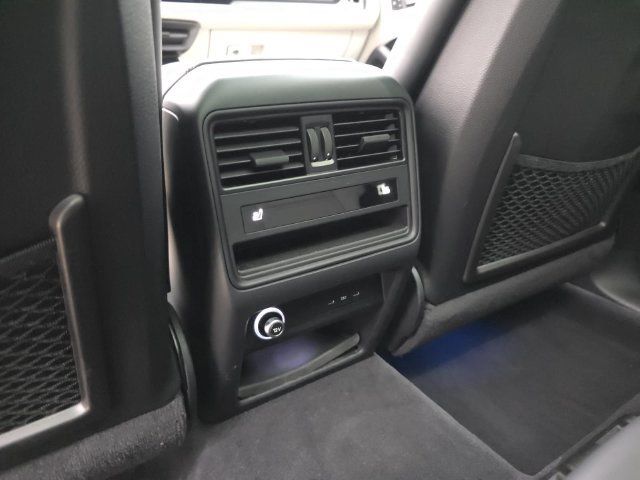 Used 2024 Porsche Cayenne AWD/4WD image 38