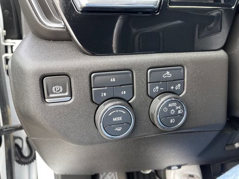 Used 2024 Chevrolet Silverado 2500 LT w/ Convenience Package AWD/4WD image 18