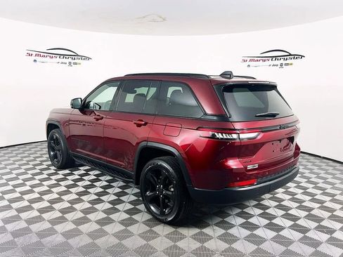 Used 2024 Jeep Grand Cherokee Altitude AWD/4WD image 6