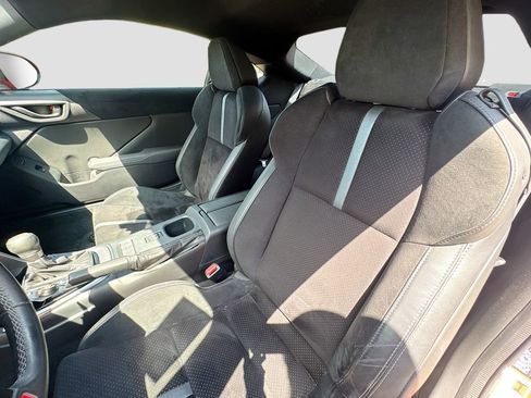 Used 2023 Toyota GR86 Premium image 18