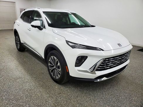 Used 2024 Buick Envision Preferred image 3