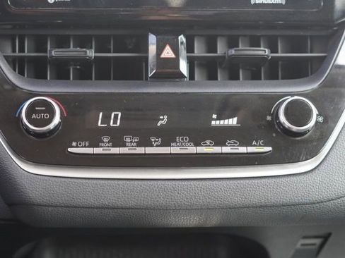 Used 2021 Toyota Corolla LE FWD image 25