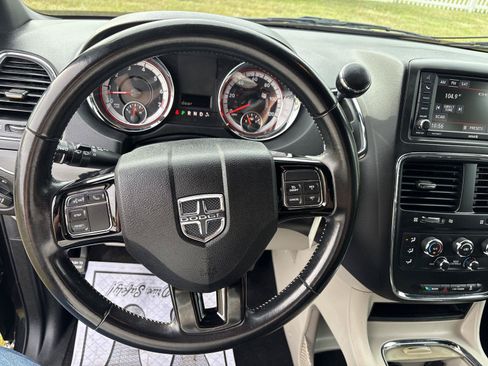 Used 2020 Dodge Grand Caravan SXT FWD image 18