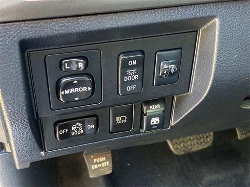 Used 2018 Toyota Tundra SR5 image 15