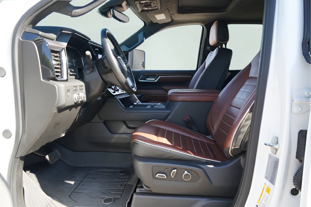 Used 2024 GMC Sierra 3500 Denali Ultimate AWD/4WD image 8