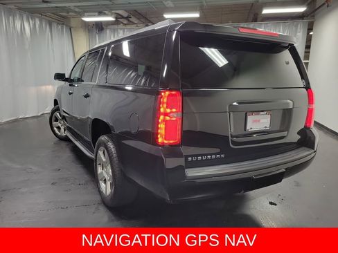 Used 2019 Chevrolet Suburban LT w/ Luxury Package AWD/4WD image 7