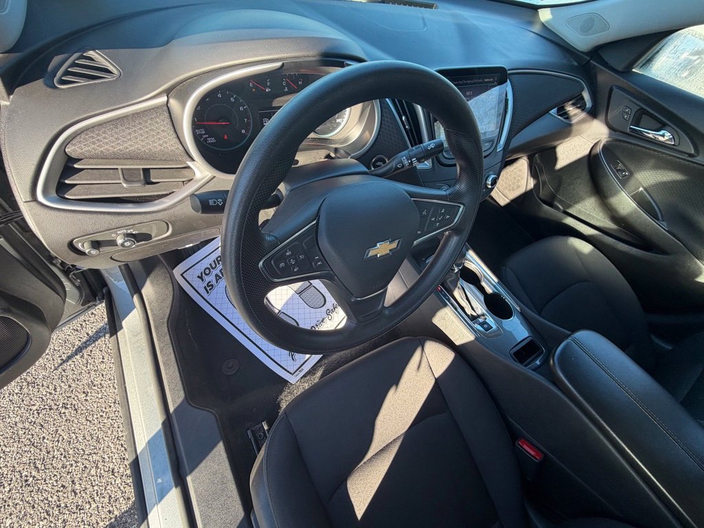 Used 2025 Chevrolet Malibu LT FWD image 13