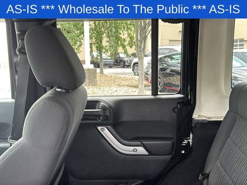 Used 2012 Jeep Wrangler Unlimited Sahara w/ Dual Top Group AWD/4WD image 28