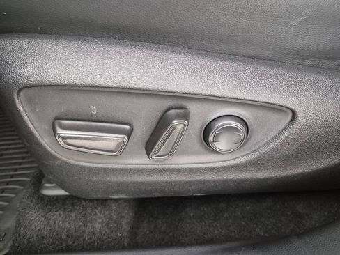 Used 2025 Toyota Highlander XLE AWD/4WD image 21