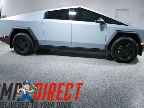 Used 2024 Tesla Cybertruck AWD Crew Cab image 6
