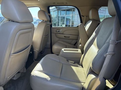 Used 2013 Cadillac Escalade Premium image 14