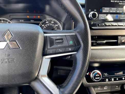 Used 2024 Mitsubishi Outlander SE FWD image 50