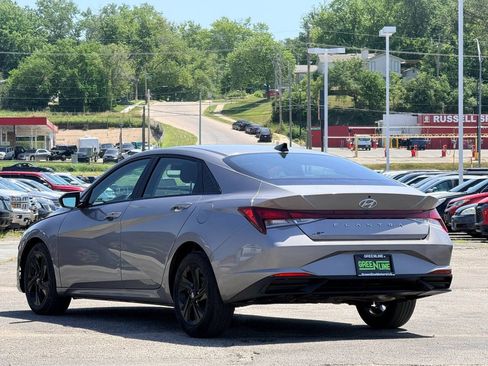 Used 2023 Hyundai Elantra SEL w/ Cargo Package FWD image 2