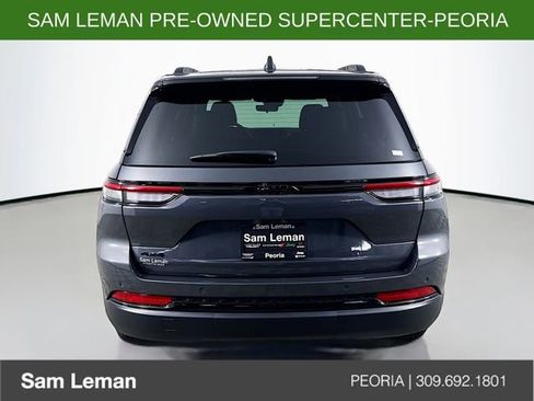 Used 2025 Jeep Grand Cherokee Altitude image 6