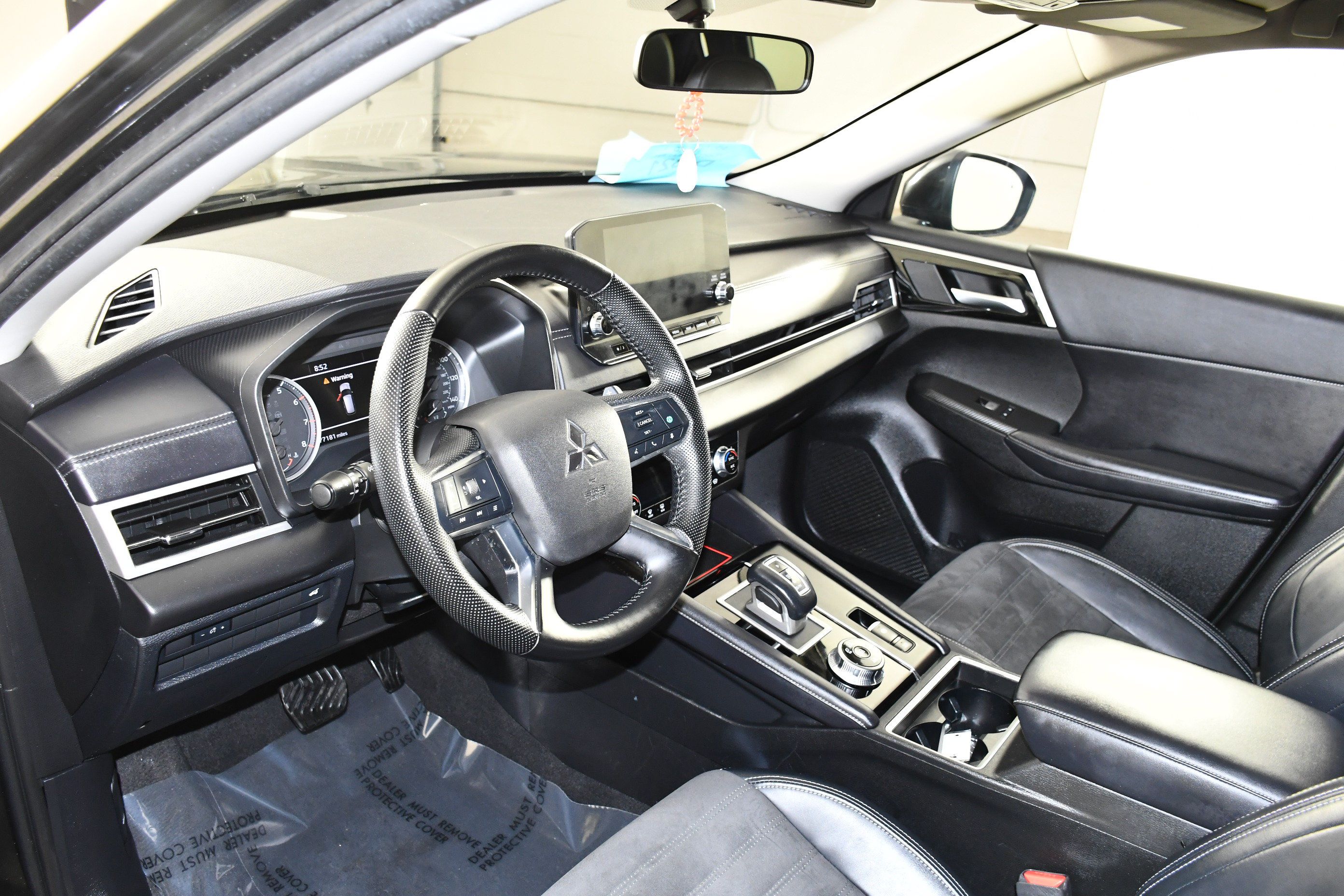 Used 2023 Mitsubishi Outlander SE AWD/4WD image 2