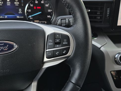 Used 2024 Ford Explorer XLT AWD/4WD image 17