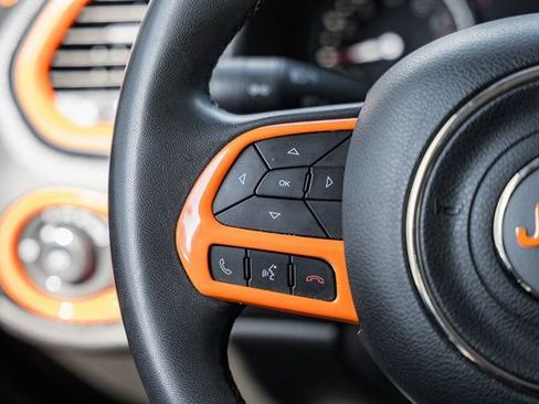 Used 2020 Jeep Renegade Latitude w/ UConnect 8.4 Nav Group image 32