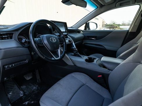 Used 2022 Toyota Venza LE image 13