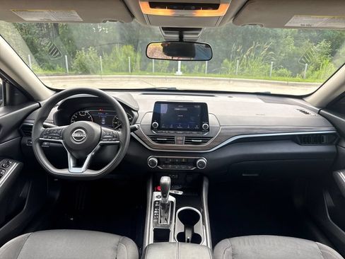 Used 2024 Nissan Altima 2.5 SV FWD image 16