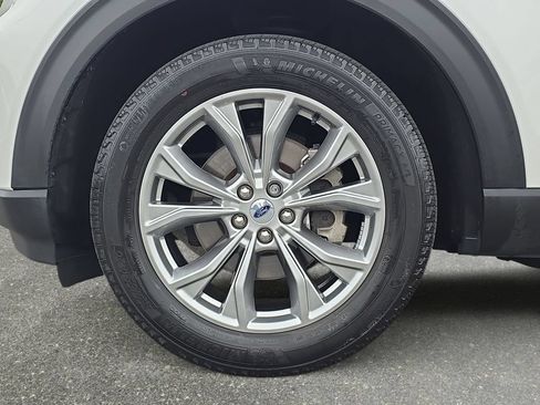 Certified 2023 Ford Explorer XLT w/ Equipment Group 202A AWD/4WD image 29