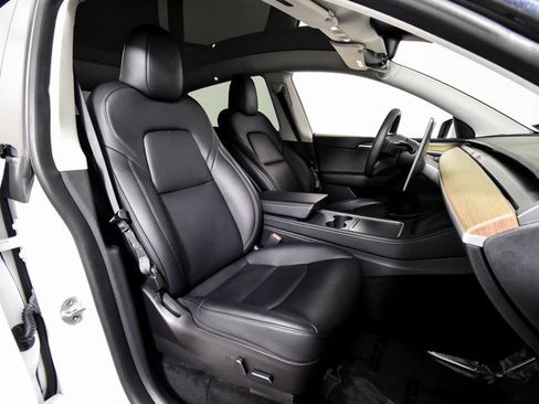 Used 2023 Tesla Model Y Long Range image 28